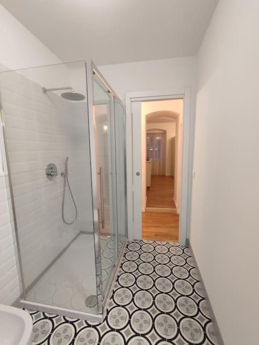 Casa Renova, Intero Appartamento, 2 Camere, Max 4 Ospiti, Trieste Zona Storica エクステリア 写真