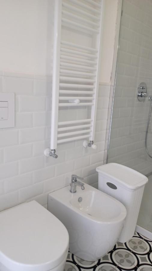 Casa Renova, Intero Appartamento, 2 Camere, Max 4 Ospiti, Trieste Zona Storica エクステリア 写真