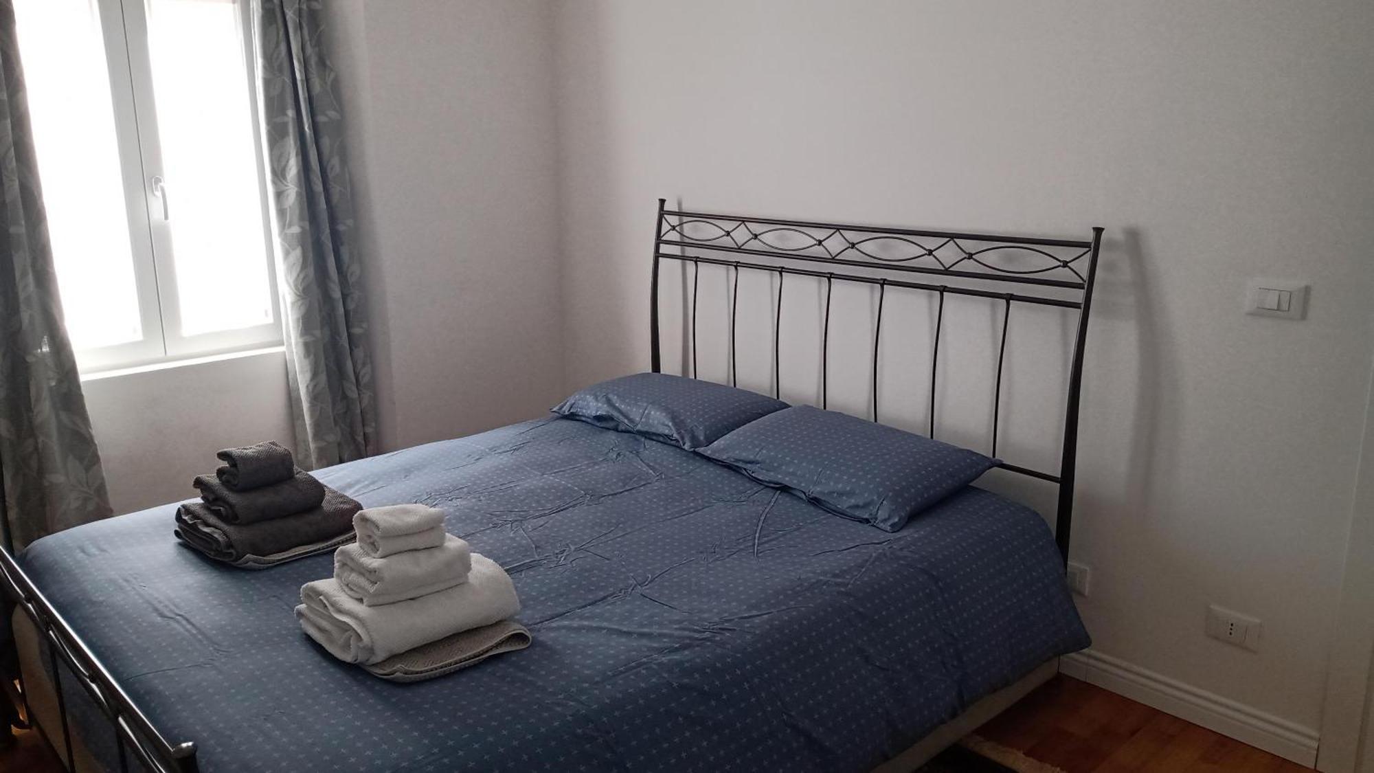 Casa Renova, Intero Appartamento, 2 Camere, Max 4 Ospiti, Trieste Zona Storica エクステリア 写真