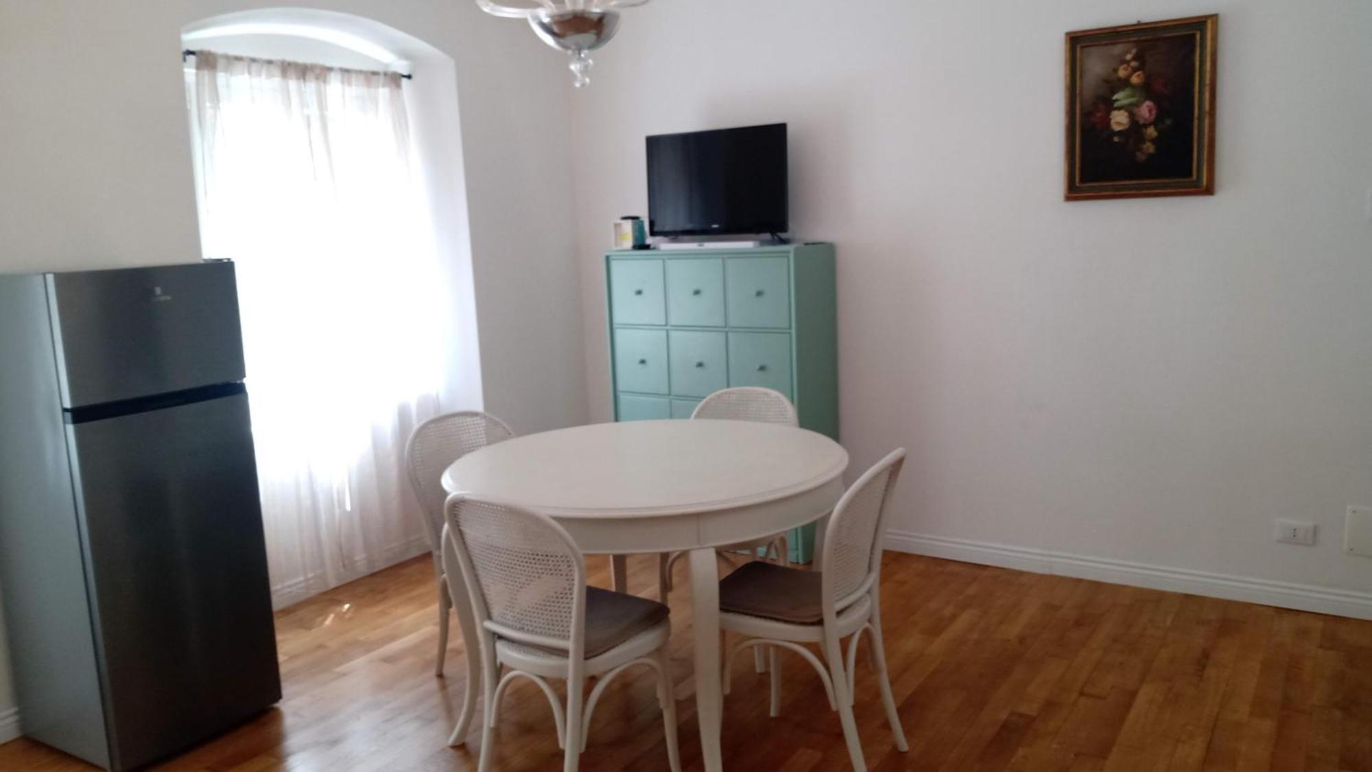 Casa Renova, Intero Appartamento, 2 Camere, Max 4 Ospiti, Trieste Zona Storica エクステリア 写真