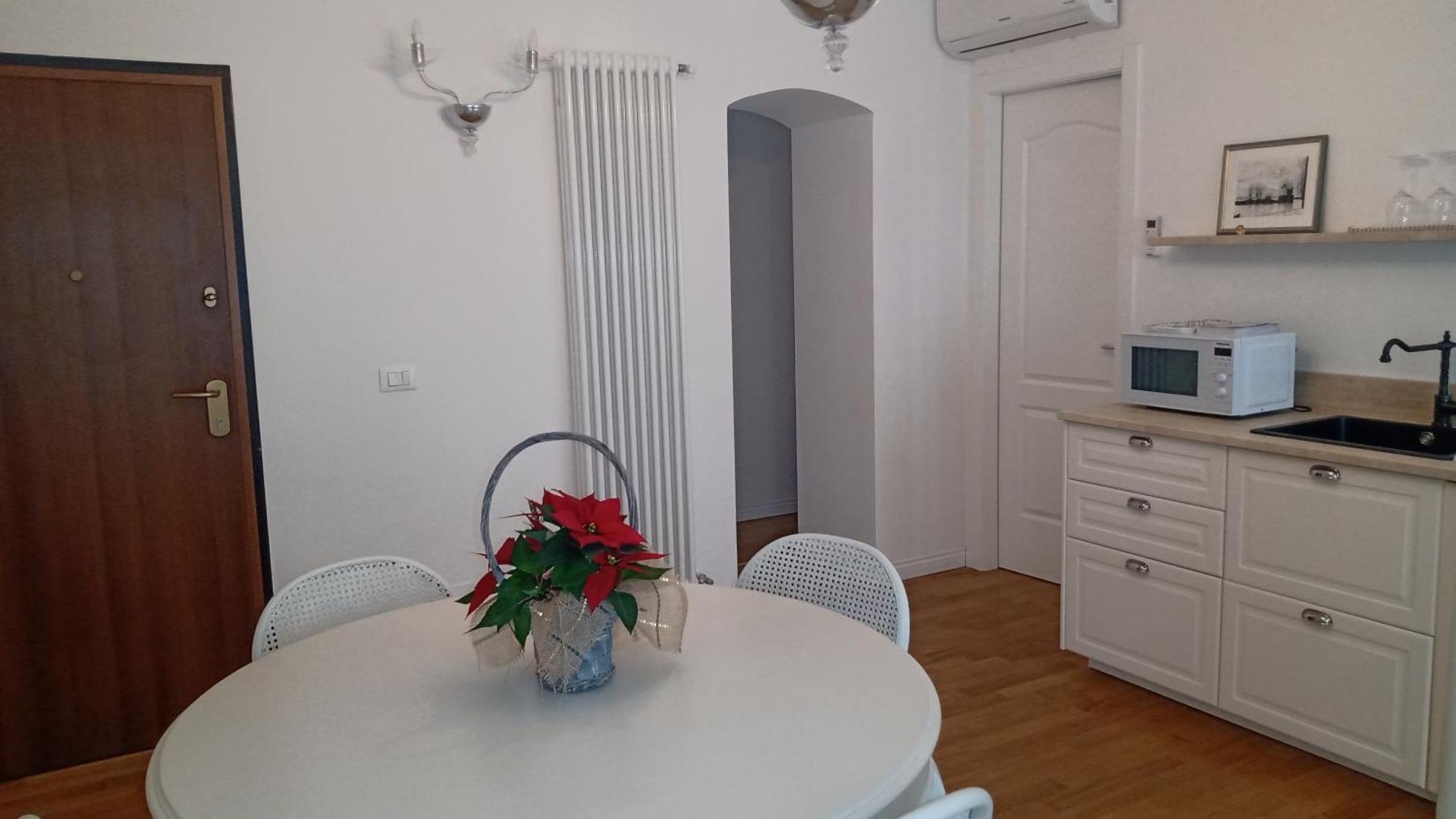 Casa Renova, Intero Appartamento, 2 Camere, Max 4 Ospiti, Trieste Zona Storica エクステリア 写真