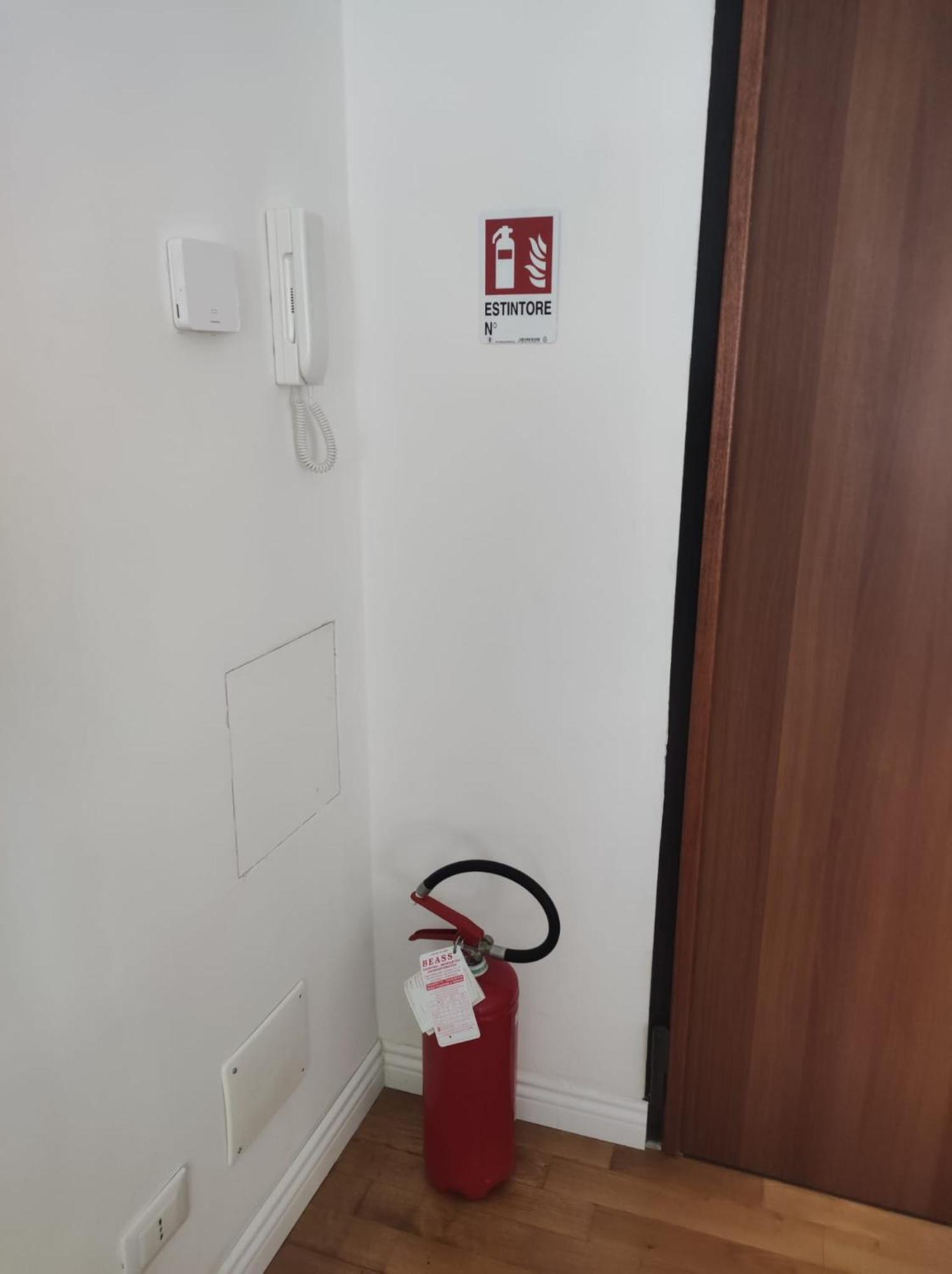 Casa Renova, Intero Appartamento, 2 Camere, Max 4 Ospiti, Trieste Zona Storica エクステリア 写真