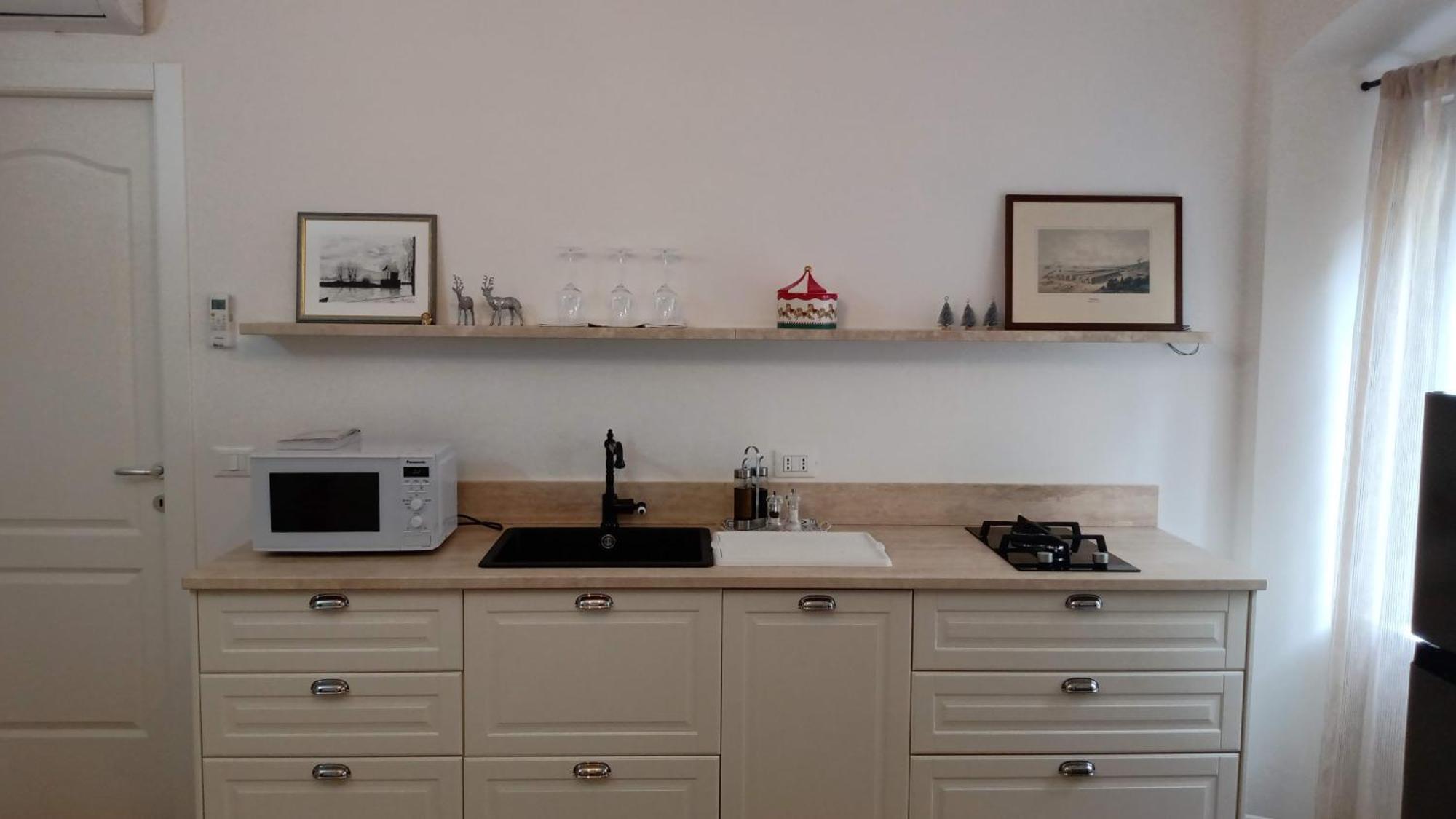 Casa Renova, Intero Appartamento, 2 Camere, Max 4 Ospiti, Trieste Zona Storica エクステリア 写真